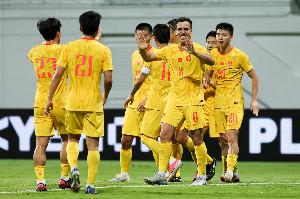 刘建宏：国足大面积换人对考察球员意义不大，短期内离不开塞鸟
