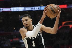 马刺能做到吗？历史仅五支球队在主场0-2落后的情况下赢下系列赛