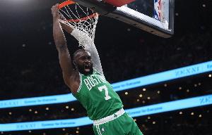 这是何意味？杰伦·布朗更推：邻家的米饭总是更香