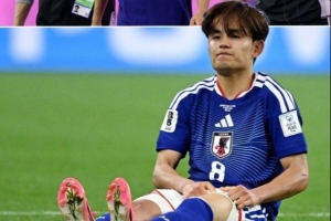 板仓滉谈久保建英伤情：他跟我说今天情况更加稳定，希望只是轻伤
