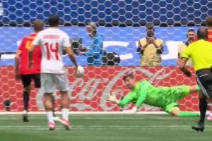 裤袜献扑救，侯赛因·卡纳尼转身抽射被库尔图瓦倒地扑出