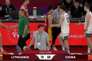 三分27中4！中国U17男篮不敌立陶宛U17男篮 石洺豪18分