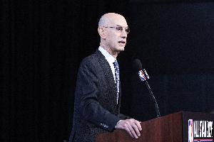 萧华得意坏了！NBA现在有多赚钱？上赛季营收116.8亿美刀！