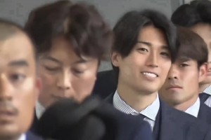 果然是兼职男模特！日本队回国，中村敬斗因身穿西装太帅了爆火高清视频直播_果然是兼职男模特！日本队回国，中村敬斗因身穿西装太帅了爆火在线观看_免费果然是兼职男模特！日本队回国，中村敬斗因身穿西装太帅了爆火直播信号视频封面