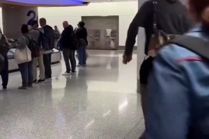 被湖人交易到奇才的艾顿抵达华盛顿 机场大秀足球技术⚽️直播_被湖人交易到奇才的艾顿抵达华盛顿 机场大秀足球技术⚽️在线直播_免费观看被湖人交易到奇才的艾顿抵达华盛顿 机场大秀足球技术⚽️直播视频封面